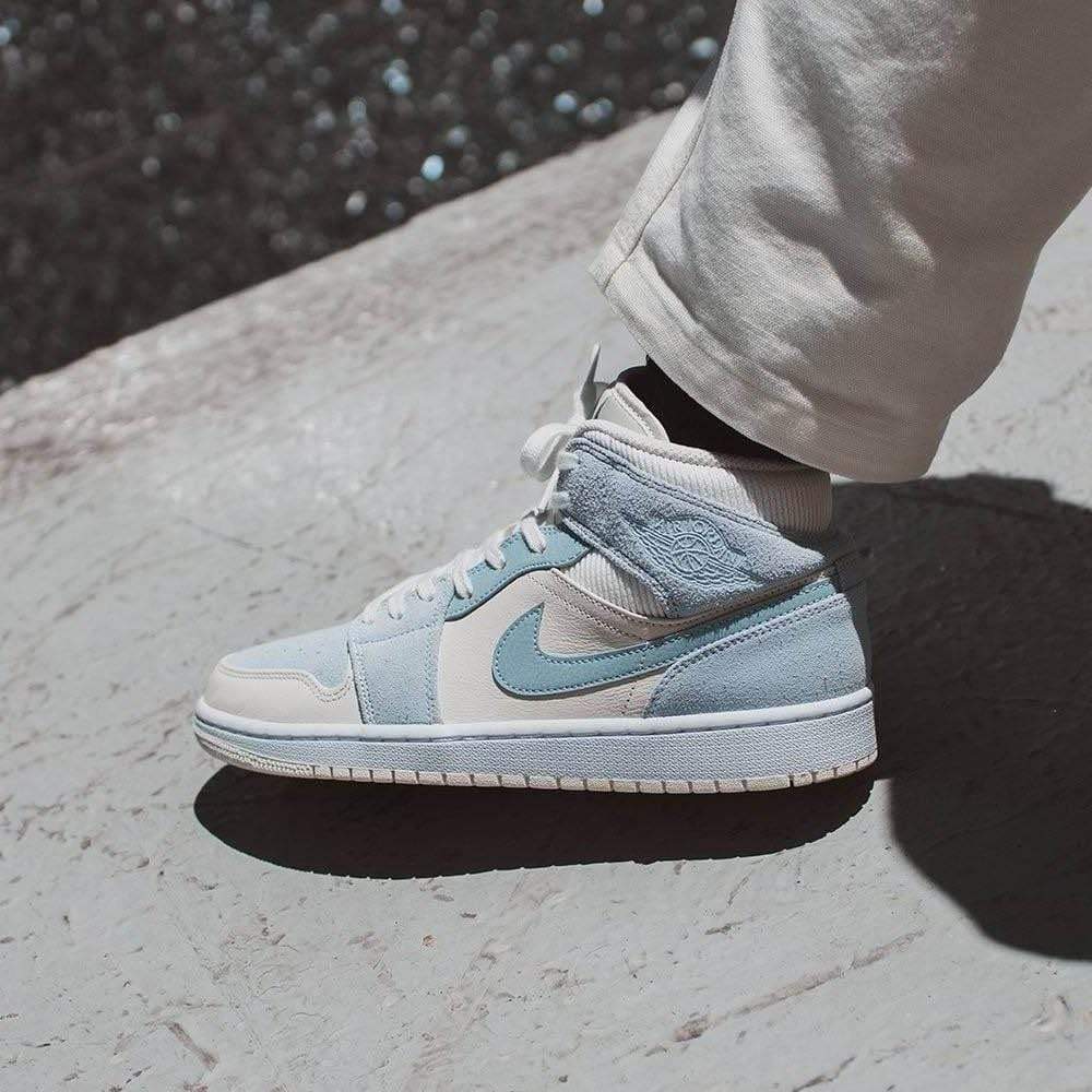 Air Jordan 1 Mid 'Mixed Textures Celestine Blue'
