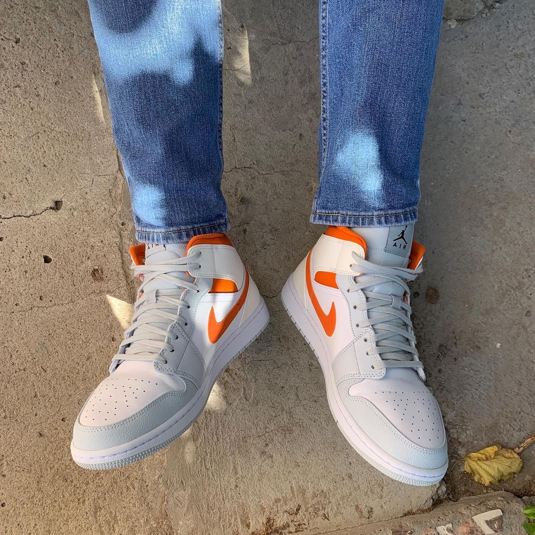Air Jordan 1 Mid 'Starfish Orange'