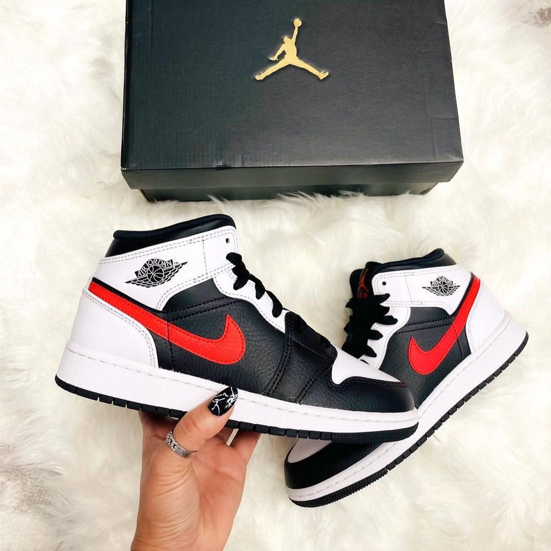 Air Jordan 1 Mid 'Chile'